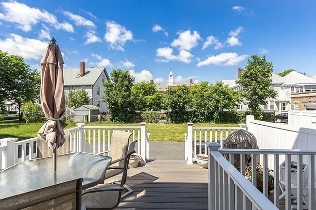 Building Photo - 144 Bucknam St