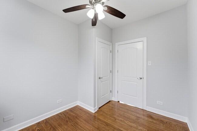 Building Photo - 1722 W Juneway Terrace