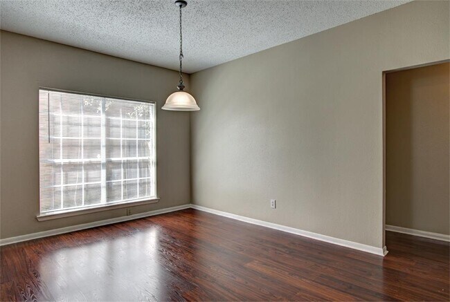 Building Photo - 11 Cottage Grove Pl