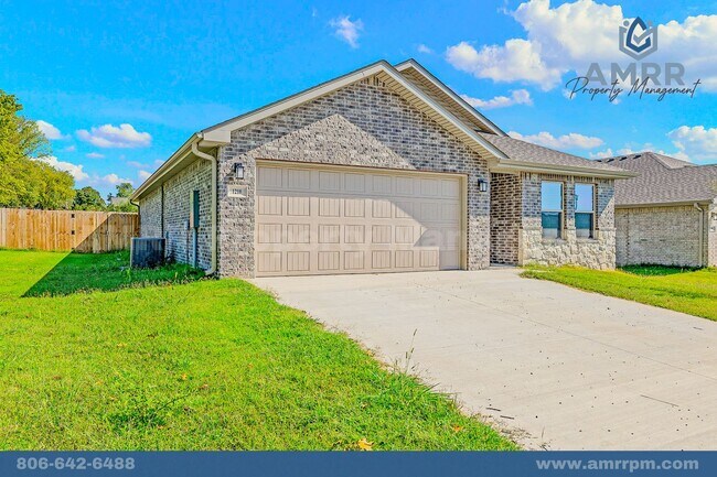 Building Photo - Charming 4-Bedroom Home – Space, Style, an...