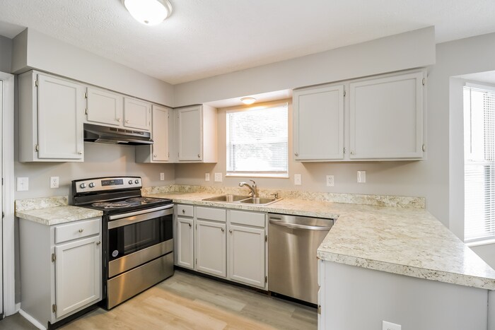 Building Photo - 1203 Lismore