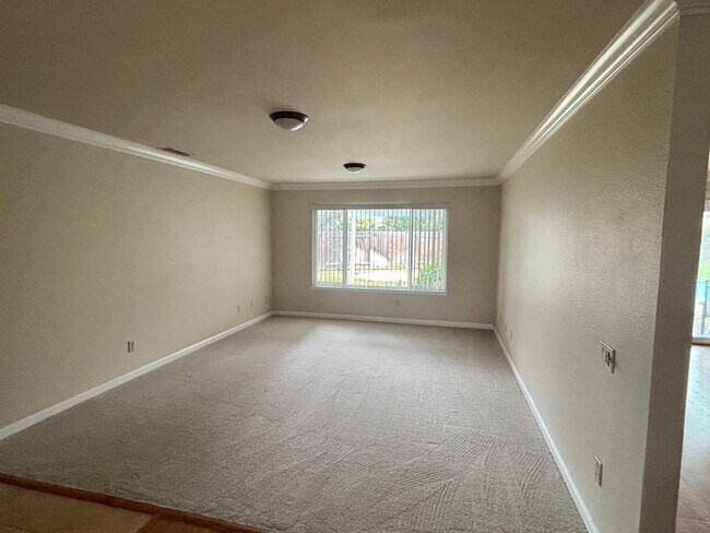 Building Photo - 5958 Jeanine Dr