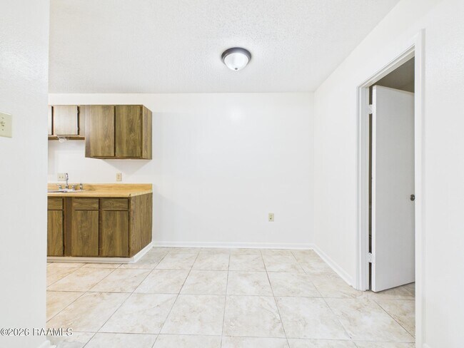 Building Photo - 809 Fox Run Ave