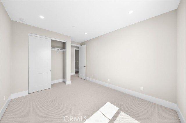 Building Photo - 130 Mossvine