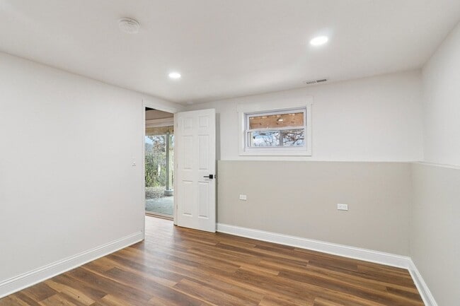 Building Photo - 23460 W N Lakewood Ln