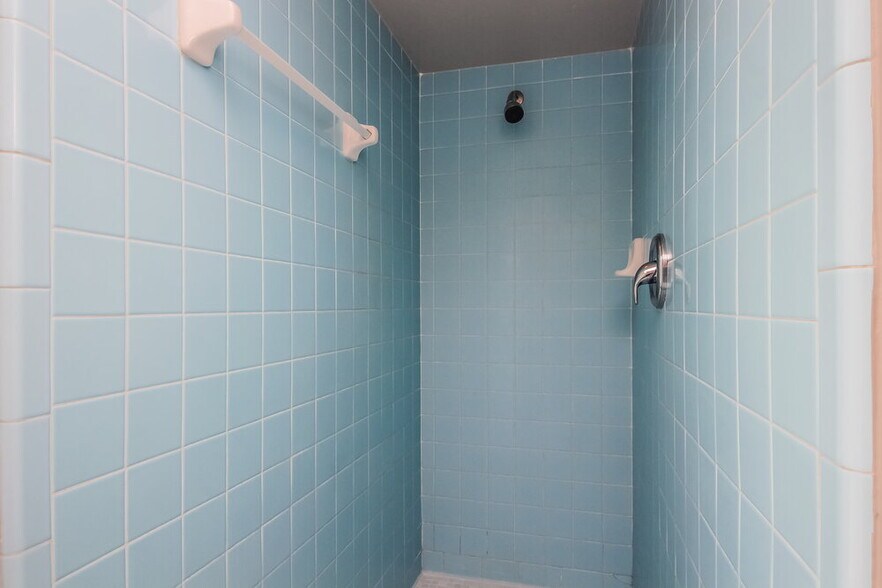 Building Photo - 208 Red Maple Dr