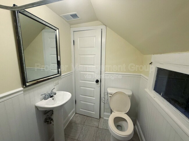 Building Photo - 70 Radcliffe St