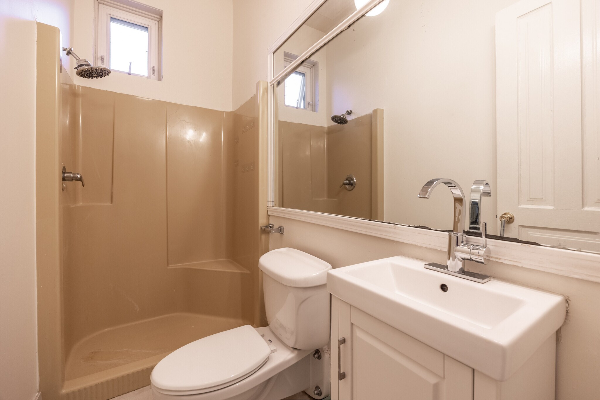 Building Photo - 2059 N Clifton Ave