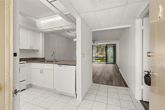 Building Photo - 14130 Rosemary Ln