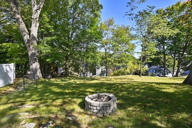 Building Photo - 32 Charles St