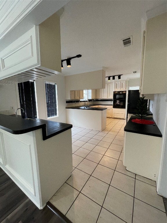 Building Photo - 827 Booth St