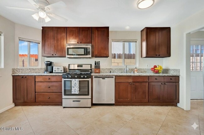 Building Photo - 7322 Lindley Ave