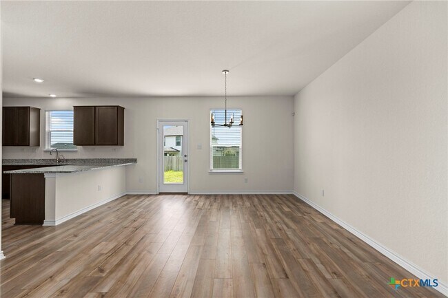 Building Photo - 5012 Arrow Vis