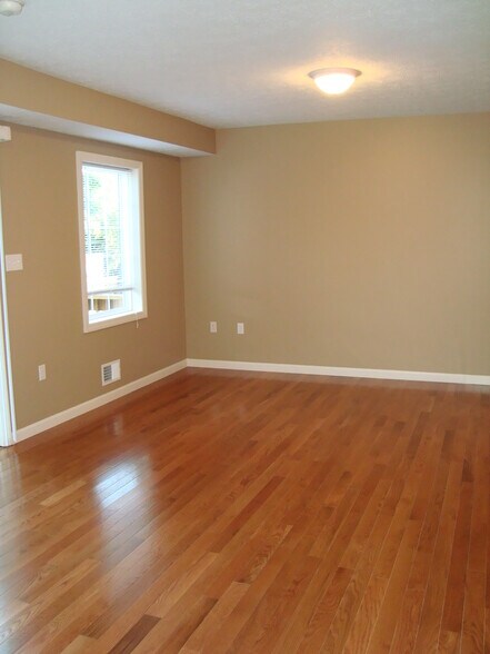 Building Photo - 35 Norton St