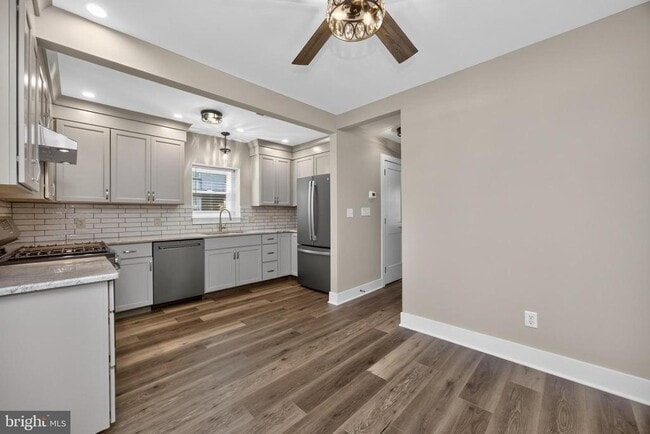 Building Photo - 559 A St