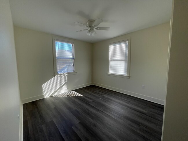Building Photo - Gorgeous Old Metairie 2 Bed/1Bath Renovation, steps from Metairie Road! Parking spot included!