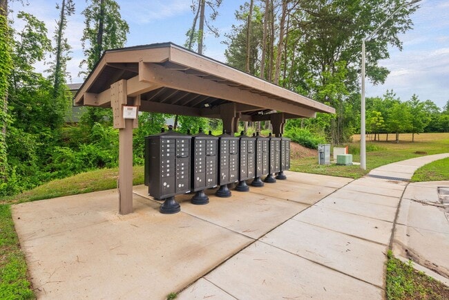 Building Photo - Stunning 3BD, 2.5BA End-Unit Fuquay-Varina Townhome with a 2-Car Garage in a Prime Location Near ...