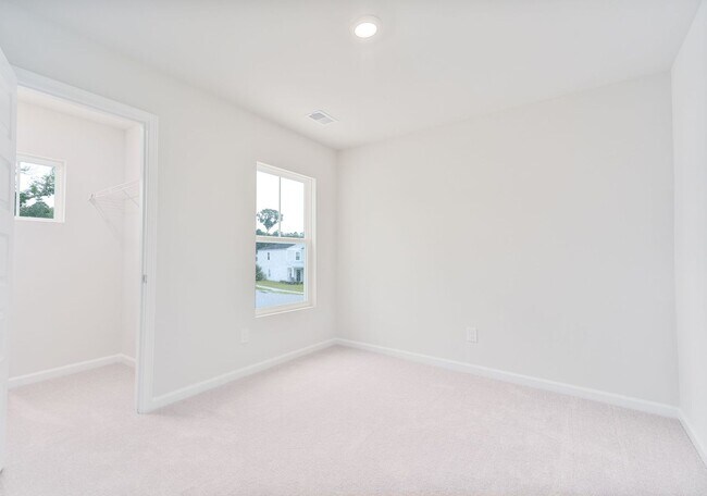 Building Photo - Bright & Spacious Living in Charleston’s G...