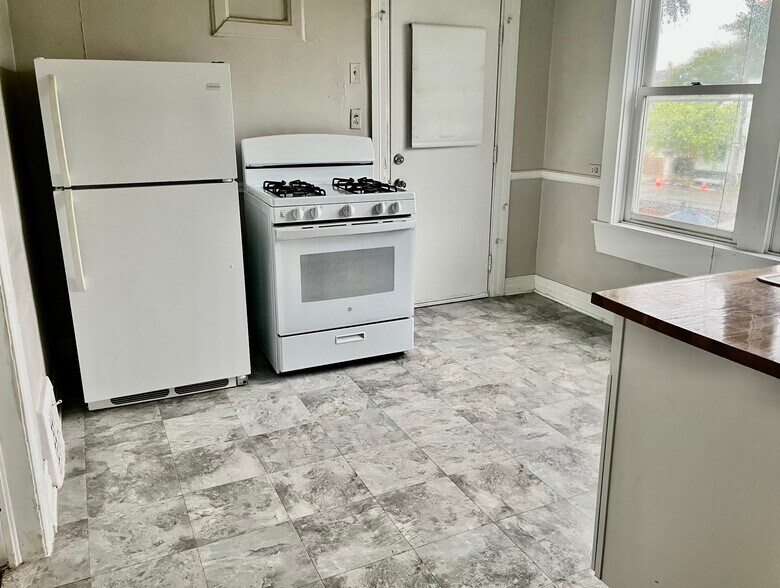 Building Photo - 2016 Wabash St