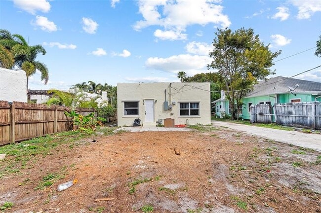 Building Photo - 634 37th St