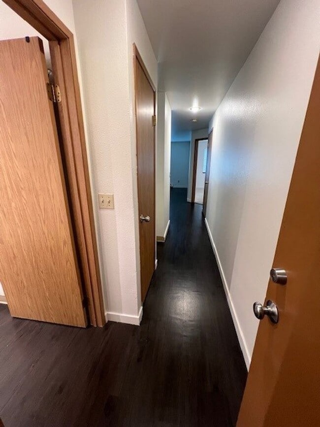 Interior Photo - Jefferson Court