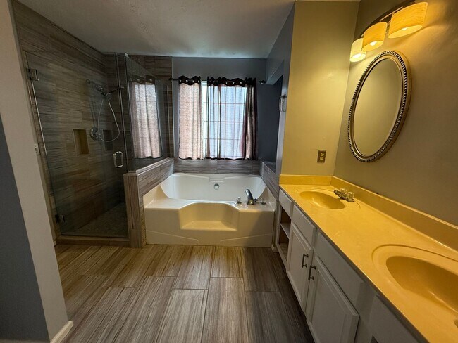 Building Photo - Charming Open-Concept Home in LaVergne