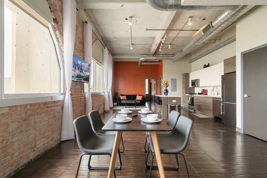 Building Photo - 500 S Ervay St