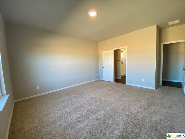 Building Photo - 154 Solitude Dr