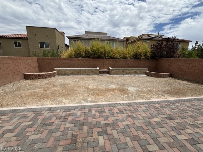 Building Photo - 5582 Sancho Throne Rd