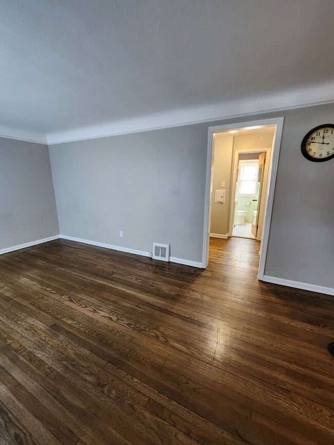 Building Photo - Beautiful 3 Bedroom Home For Rent