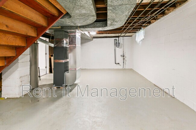 Building Photo - 4841 Pierce St.