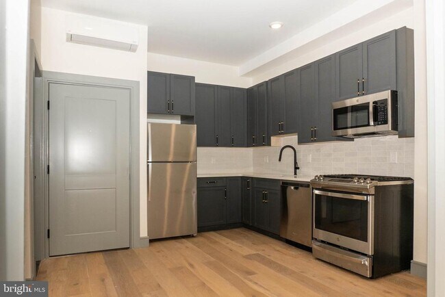 Primary Photo - 327 S 16th St