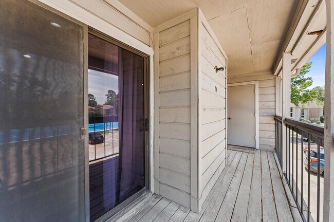 Building Photo - 17331 Red Oak Dr