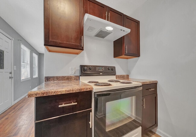 Building Photo - 2221 N 32nd St