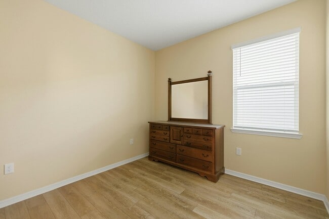 Building Photo - 6137 SW 70th Ave