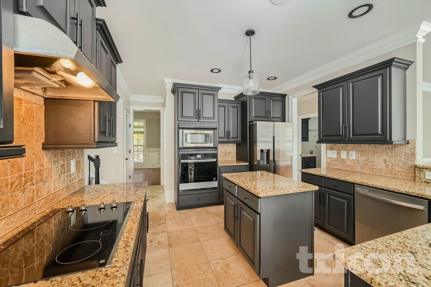 Building Photo - 300 Fallstone Path