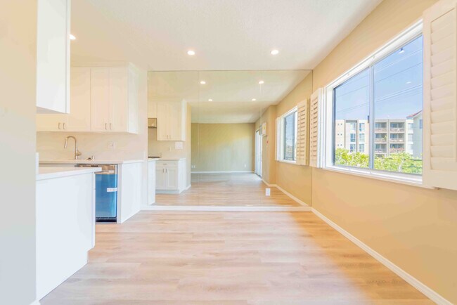 Dining area - 11871 Idaho Ave