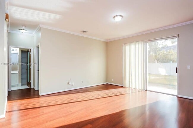 Building Photo - 1560 SW 194th Ave