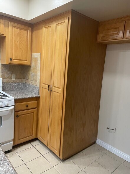 Building Photo - 524 N Maryland Ave