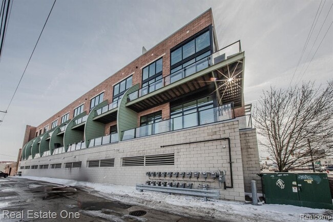 Building Photo - 211 E 9 Mile Rd