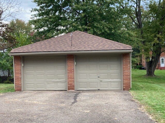 Building Photo - 2881 Chamberlain Rd