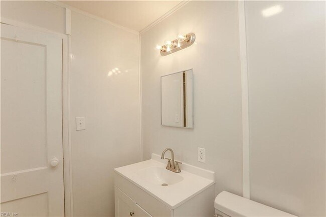 Building Photo - Cozy 2-Bedroom with Modern Upgrades