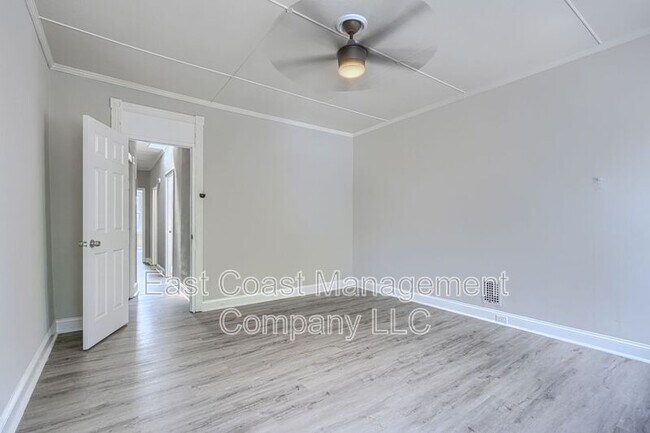 Building Photo - 2107 W Saratoga St