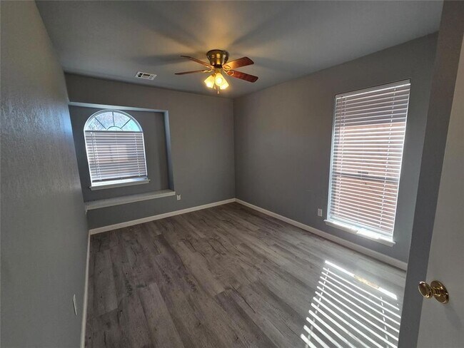 Building Photo - 9401 Buttonfield Ave