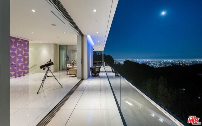 Building Photo - 7080 Mulholland Dr