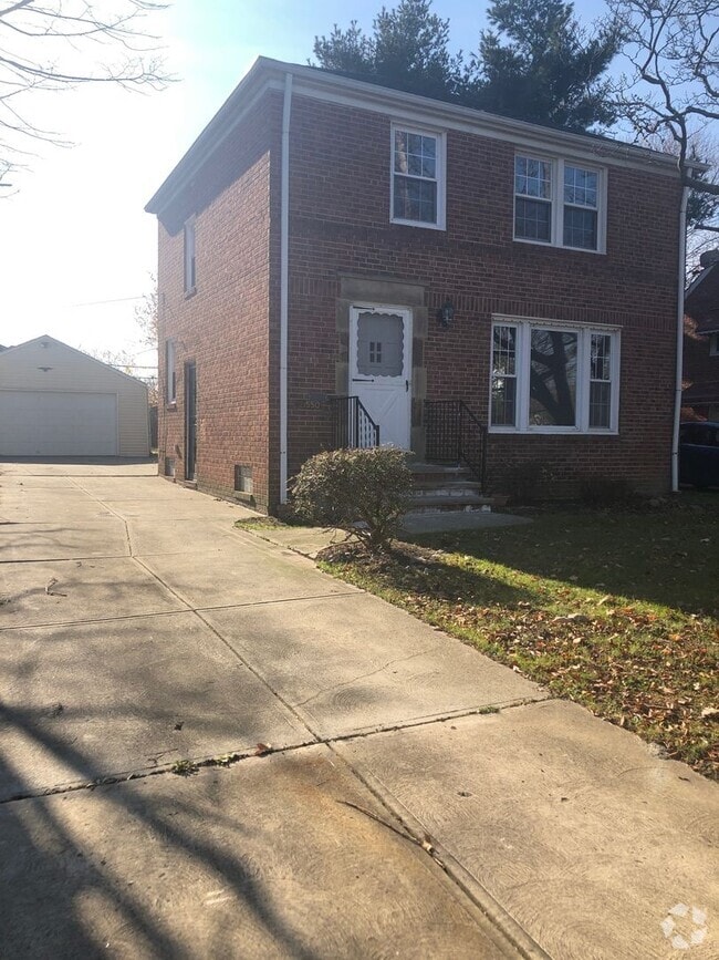 Building Photo - Check out this fully remodeled brick colon...