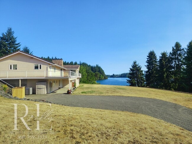 Building Photo - Quiet Living with Panoramic Dyes Inlet Sun...