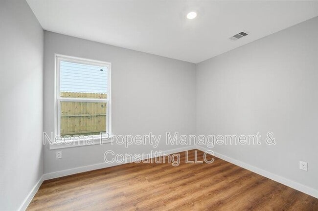 Building Photo - 8715 Bertwood St