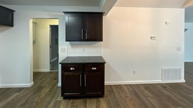 Building Photo - 8401 Azurewood Dr