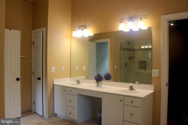 Building Photo - 9700 Braided Mane Ct